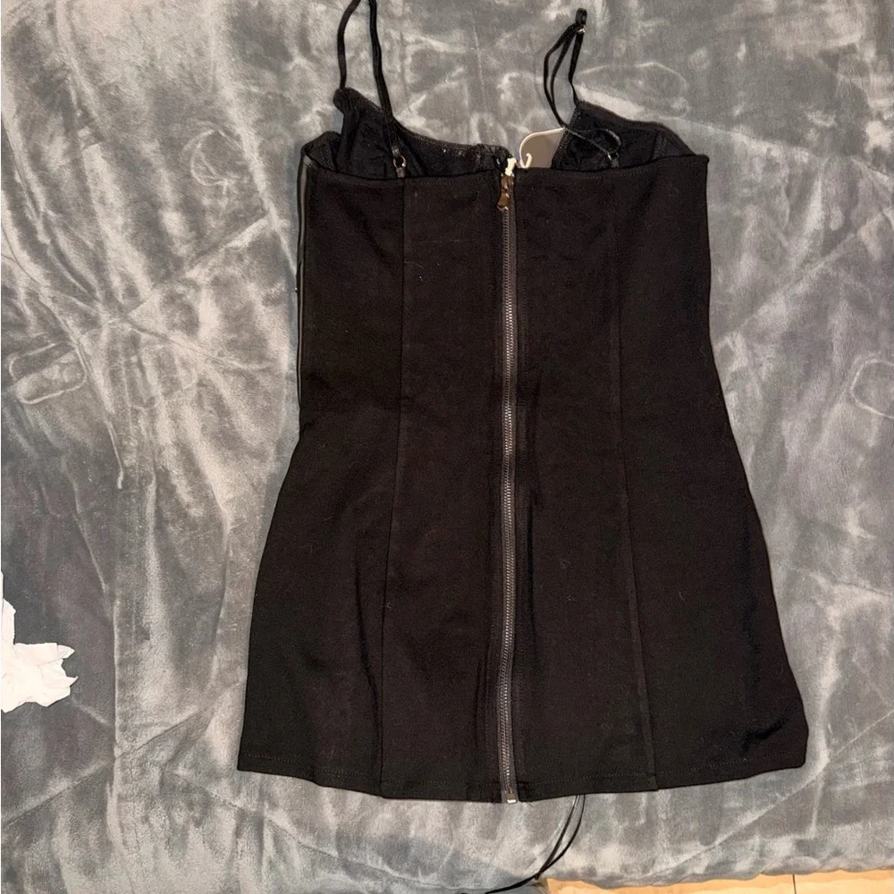 Elegant Black Lace-Up Dress - Picture 5 of 5